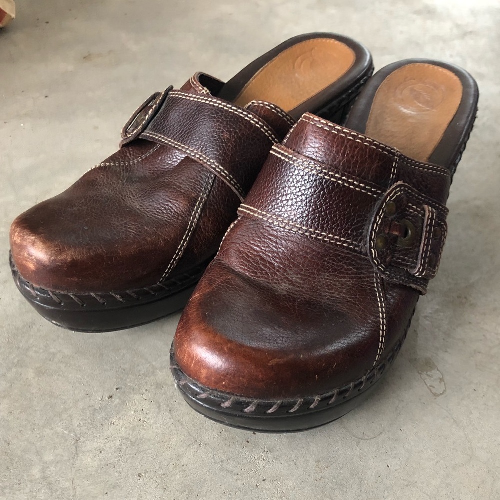👯‍♀️2 for $25 👯‍♀️ Nurture Brown Clogs
